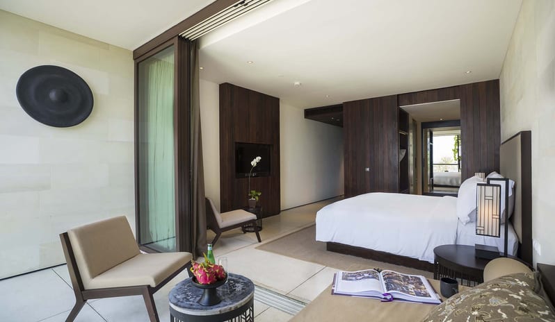 ONE KING BEDROOM DELUXE BALCONY